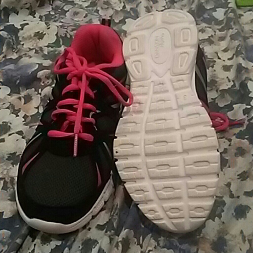 Shoe - Picture 3 of 4